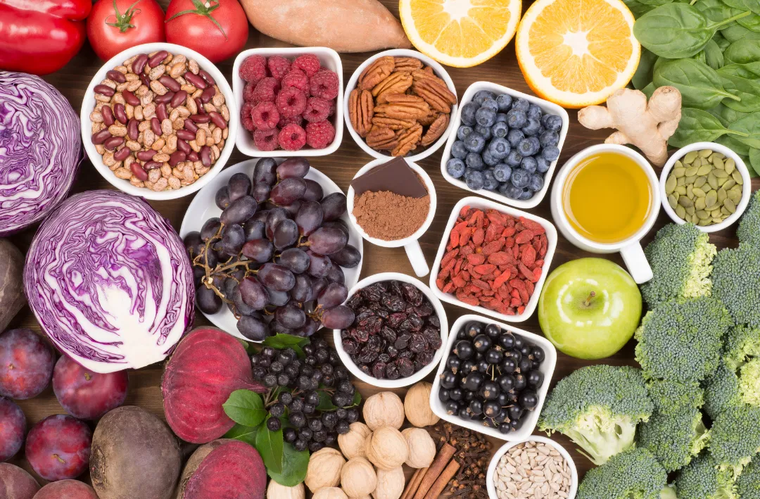 Antioxidant foods have many health benefits, along with protecting the body against oxidative stress.