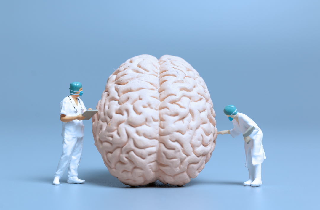There are many potential causes and symptoms that may lead to brain fog.
