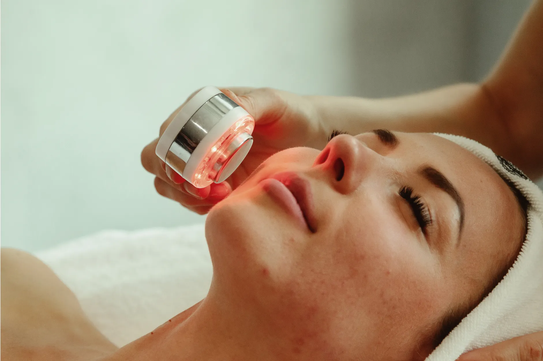 RLT improves blood circulation, the delivery of nutrients and oxygen to skin cells, resulting in healthier skin