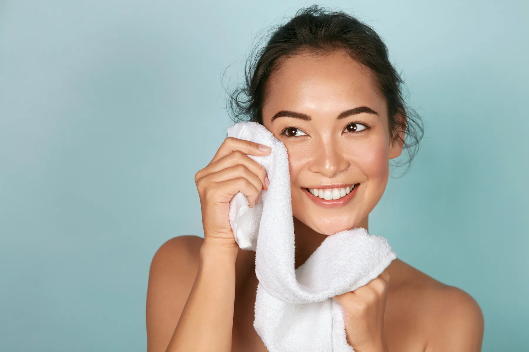 Normal skin cleanser routine should not be the same as an oil skin routine and a vitamin c serum can be beneficial to keep skin hydrated. 