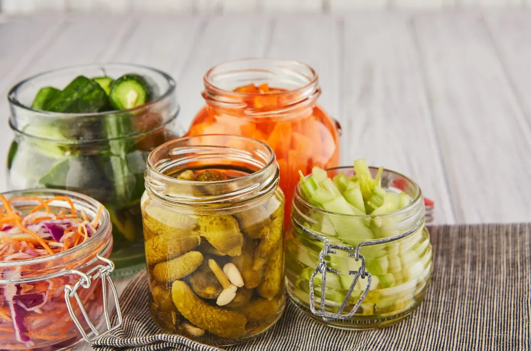 Cultured fermented pickles have lactic acid bacteria, creating effective probiotic foods. 
